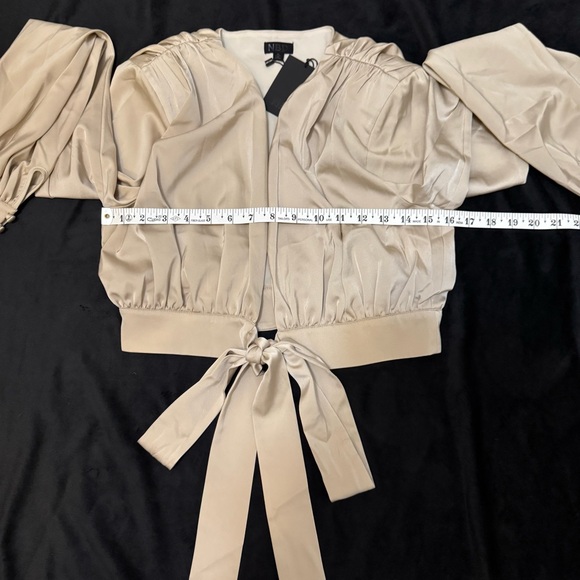 NWT! NBD Revolve Satin Wrap Tie Long Sleeve Imogen Crop Top in Champagne Size M - Picture 8 of 13